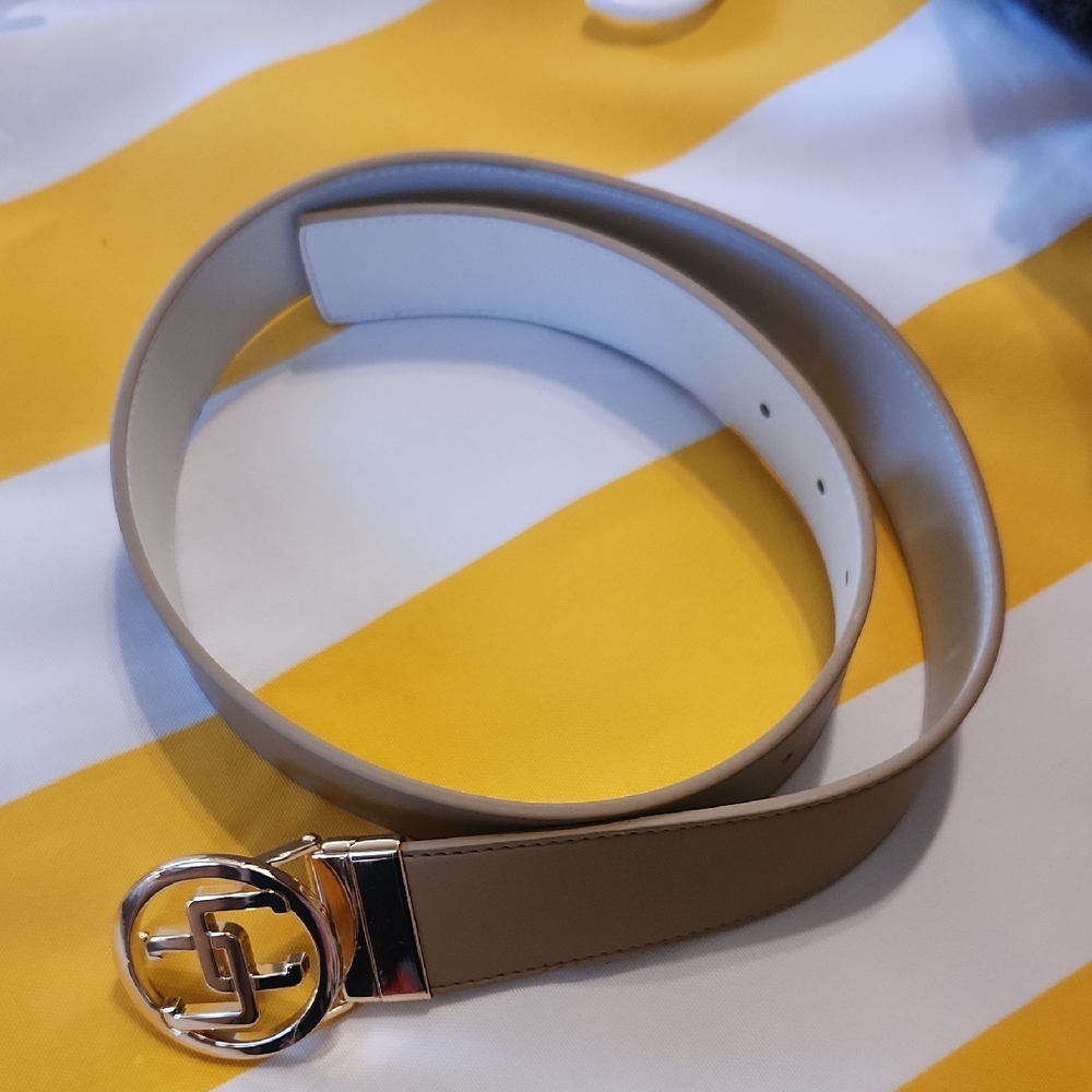 Elegant Tan Leather Belt with Gold Buckle